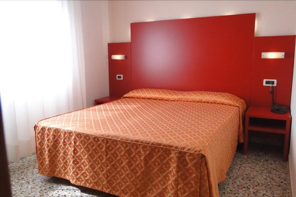 Hotel Atenea Golden Star カオルレ エクステリア 写真
